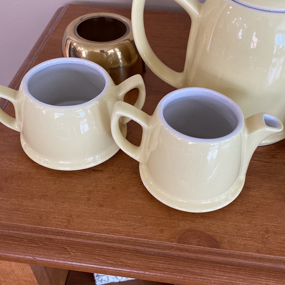 The Forman family Inc teapot and creamer & sugar set - Picture 8 of 9